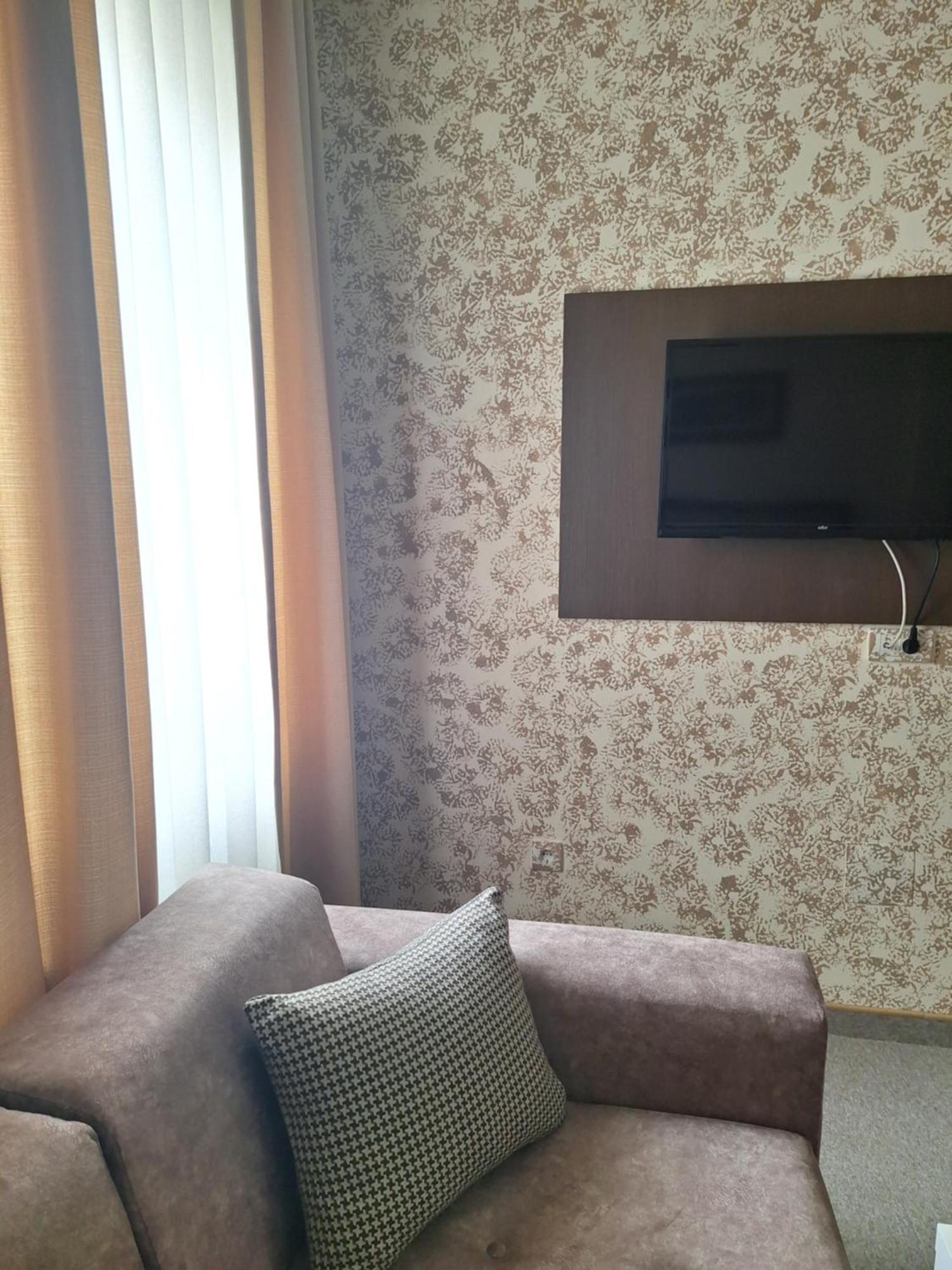 Garni Hotel Ema Kragujevac Ngoại thất bức ảnh