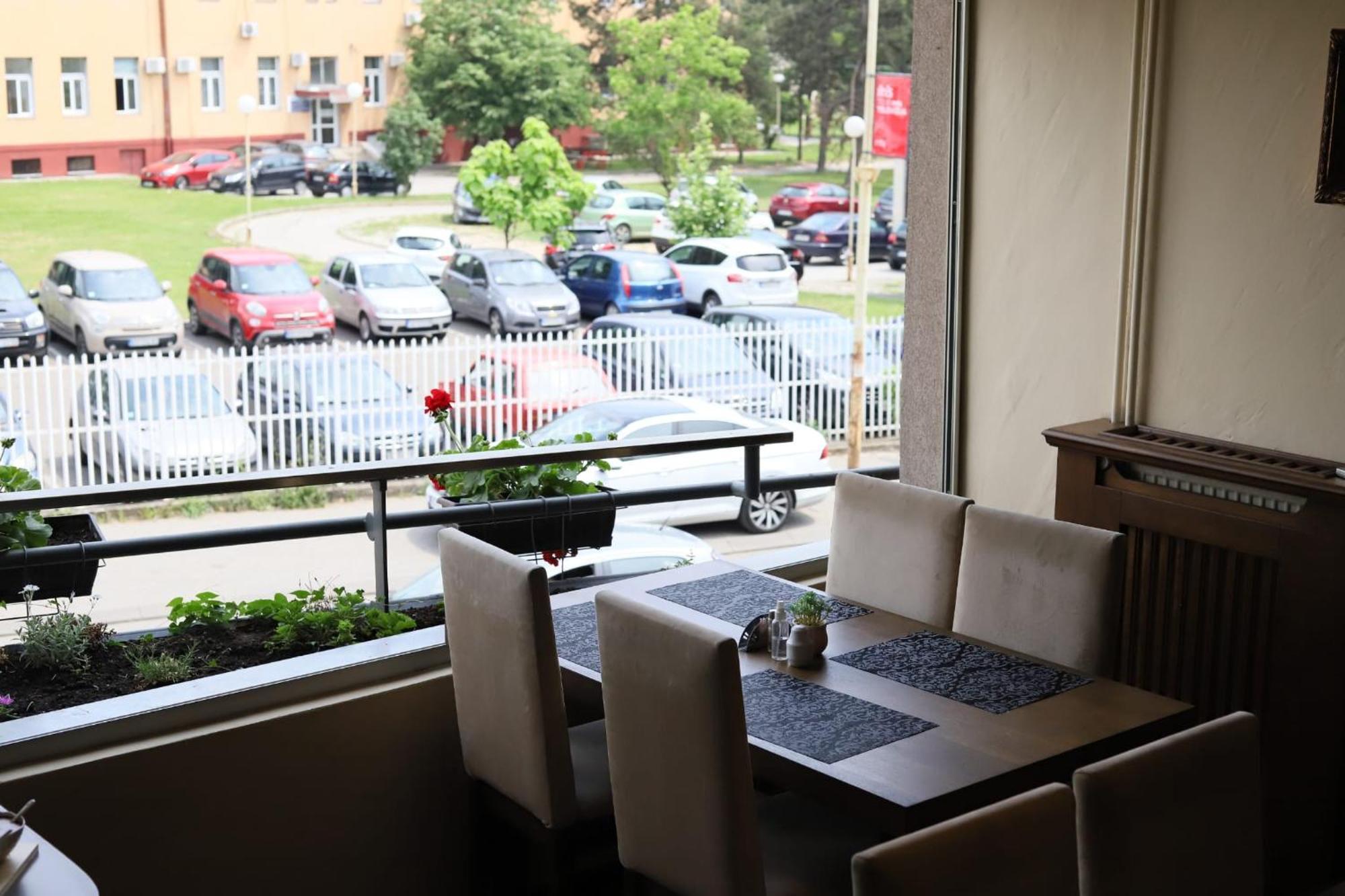 Garni Hotel Ema Kragujevac Ngoại thất bức ảnh