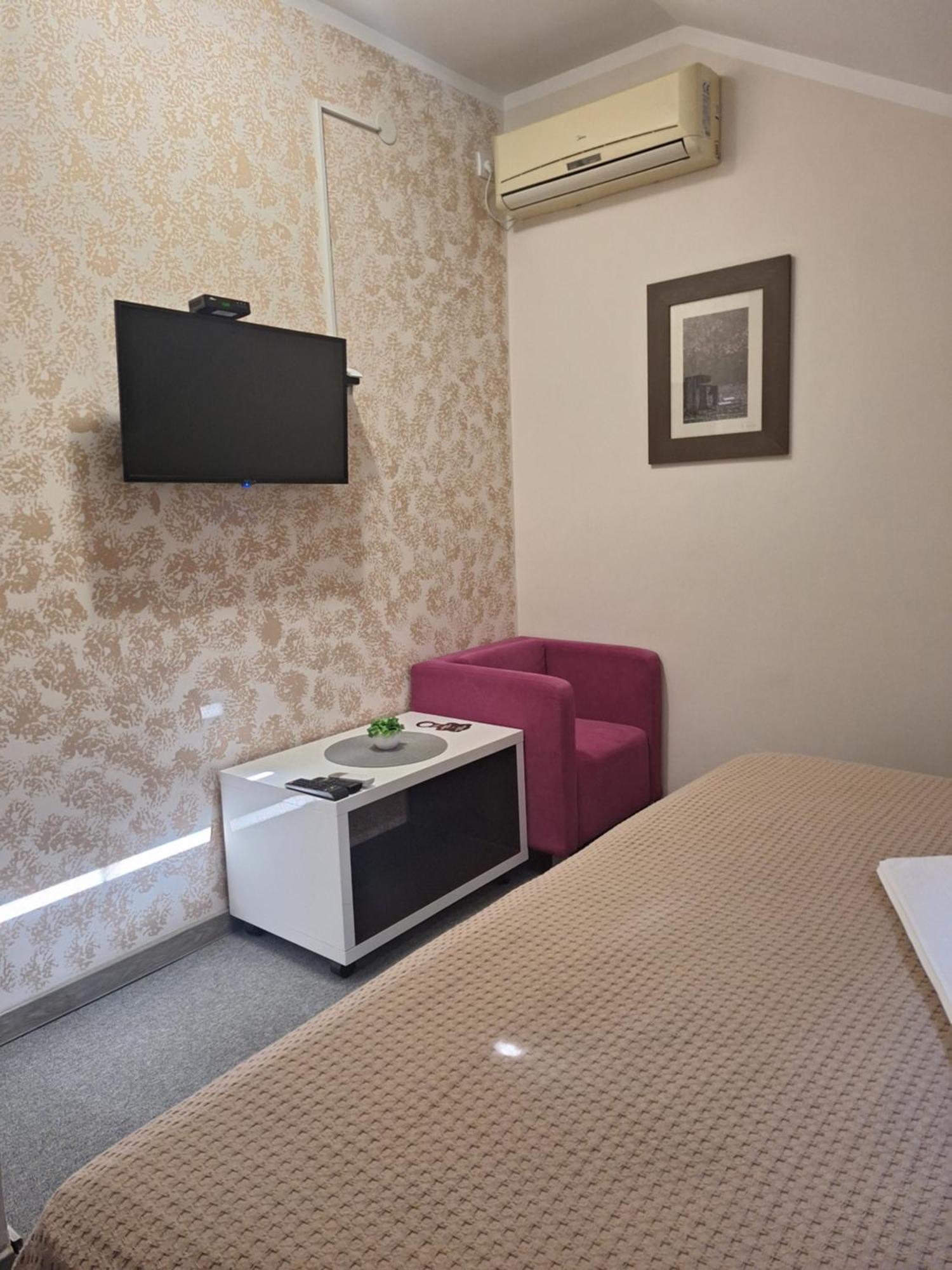Garni Hotel Ema Kragujevac Ngoại thất bức ảnh