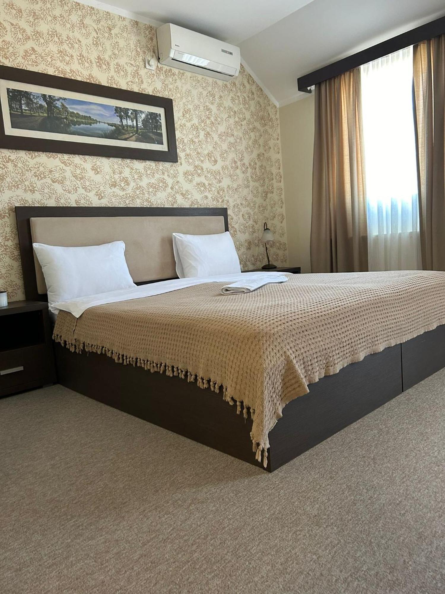 Garni Hotel Ema Kragujevac Ngoại thất bức ảnh