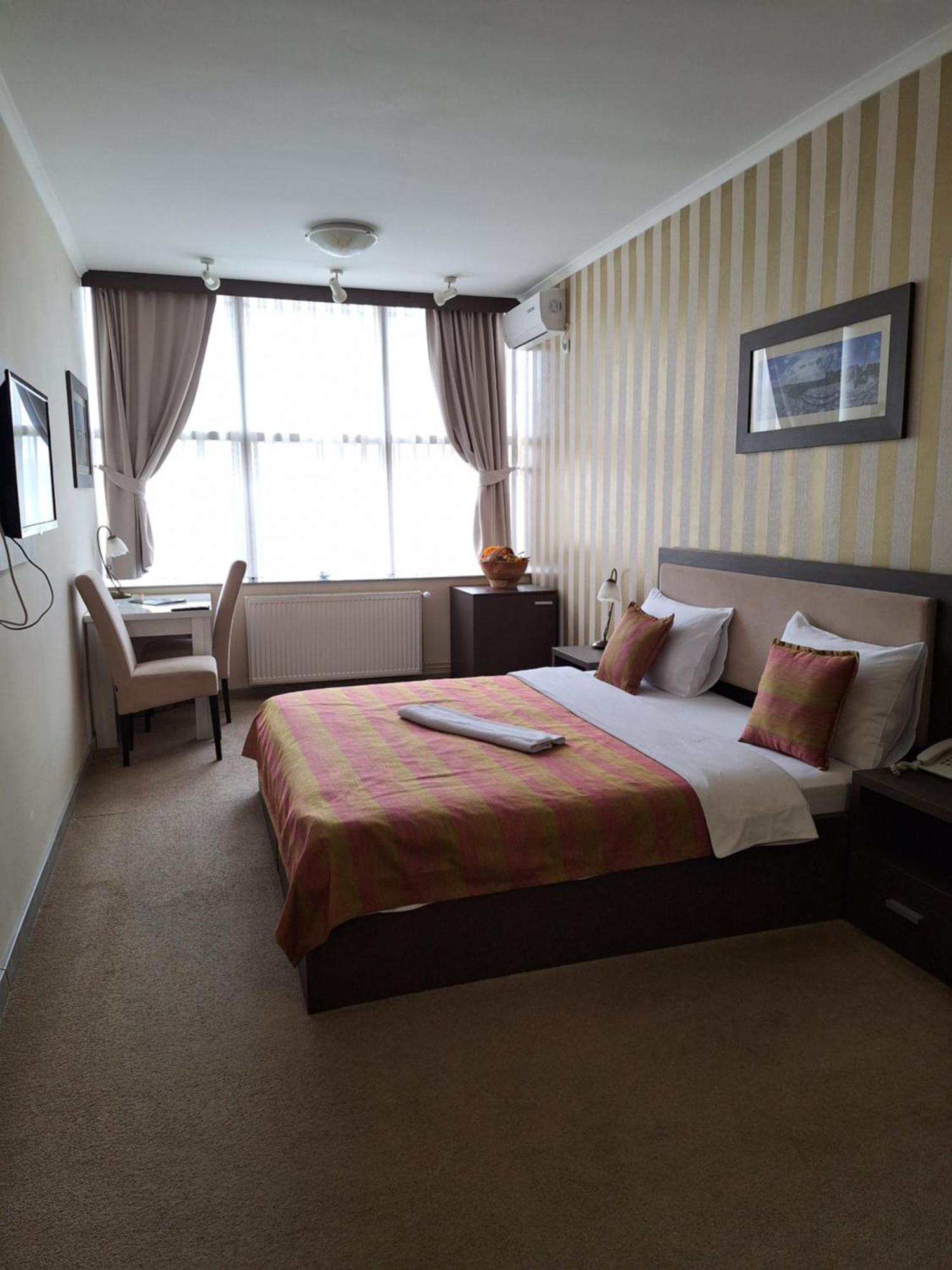 Garni Hotel Ema Kragujevac Ngoại thất bức ảnh
