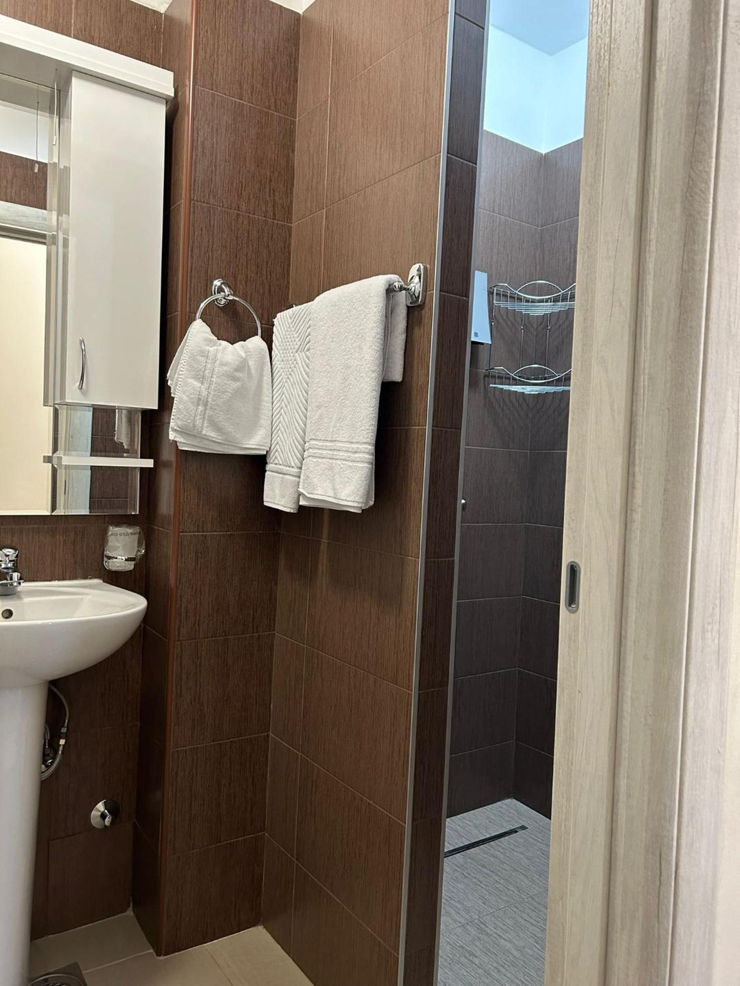 Garni Hotel Ema Kragujevac Ngoại thất bức ảnh