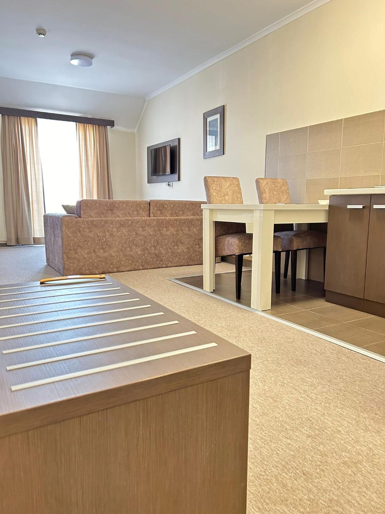 Garni Hotel Ema Kragujevac Ngoại thất bức ảnh